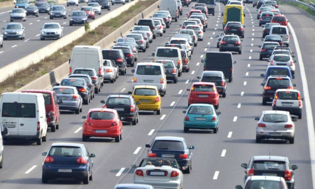 Πόσα αυτοκίνητα κυκλοφορούν στην Αθήνα;