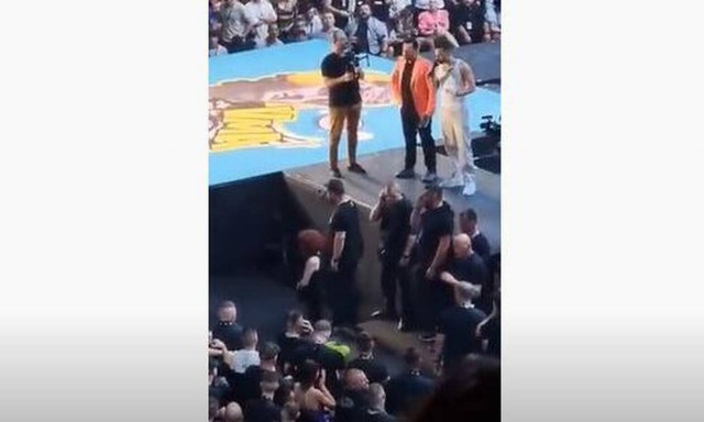 Χαμός στα βραβεία MAD – Έξαλλος ο Κωνσταντινος Αργυρός