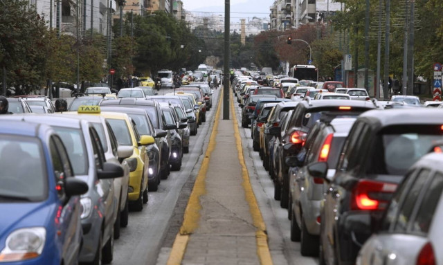 Fuel Pass 2: Πότε μπαίνουν τα χρήματα για το επίδομα βενζίνης - Τι εξετάζεται για τα μηχανάκια