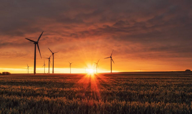 «Ξεκλειδώνει» επενδύσεις το νομοσχέδιο για τις άδειες έργων ΑΠΕ