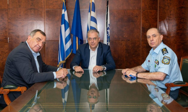 96 αστυνομικοί υπηρετούν το φετινό καλοκαίρι στο όμορφο νησί των Κυκλάδων