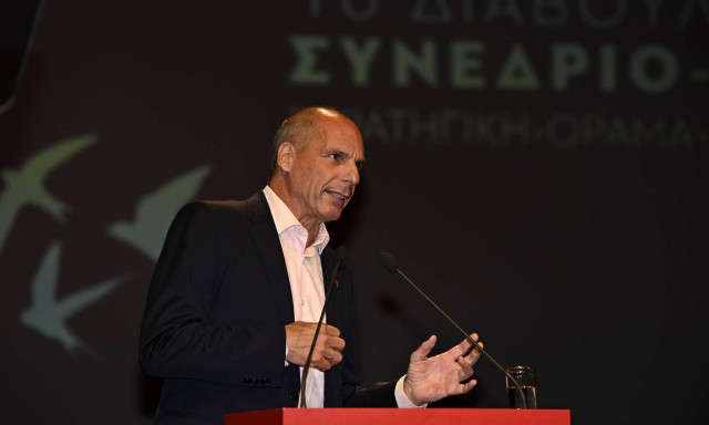 Καβγάς Τσακαλώτου - ΝΔ για τα... μάτια του Βαρουφάκη