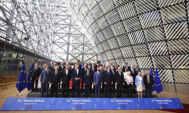 ΕΕ: Εννέα χώρες, μαζί με την Ουκρανία και την Μολδαβία, στον προθάλαμο του μπλοκ των «27»