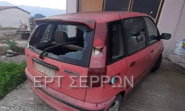 Σέρρες: Χαλάζι σε μέγεθος καρυδιού έσπασε παρμπρίζ αυτοκινήτων