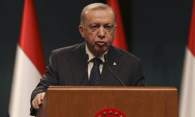 Ταγίπ Ερντογάν: O πρόεδρος ζορίζεται… θέλει αύξηση μισθού