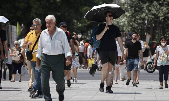 Greece confirms 12,082 new coronavirus infections, 8 deaths, 88 on ventilators