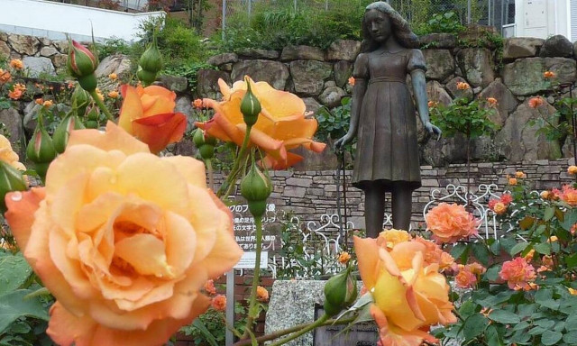 Άννα Φρανκ: Η Google τιμά με  doodle τα 75 χρόνια από την κυκλοφορία του πιο διάσημου ημερολογίου