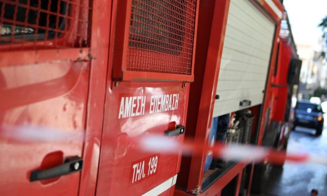 Νέα Χαλκηδόνα: Πυροσβεστικό όχημα εξετράπη της πορείας του και προσέκρουσε σε δέντρα