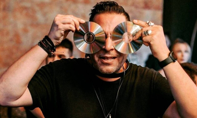 Ο Valentino «χτύπησε» ξανά με… αόρατη κονσόλα (video)