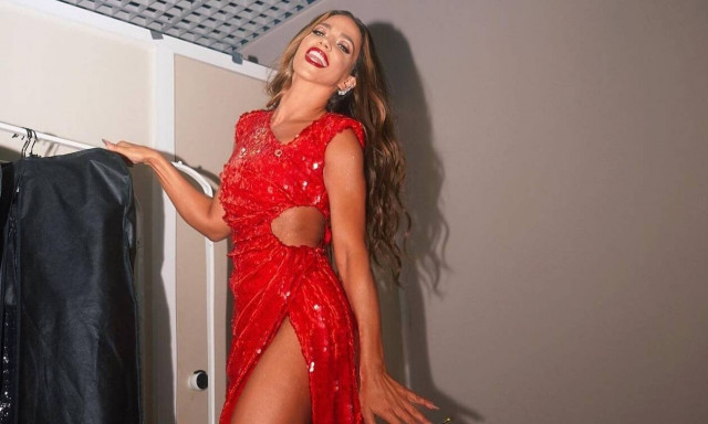 Κατερίνα Στικούδη: Η ημίγυμνη εμφάνιση στα MAD VMA 2022 (vid)