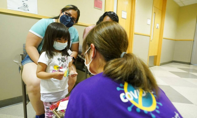 ΗΠΑ: Σχεδόν 330.000 παιδιά μολύνθηκαν από κορονοϊό μέσα σε 4 εβδομάδες