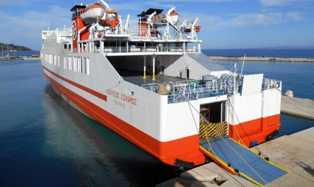 Τραγικός θάνατος για 55χρονο οδηγό φορτηγού στο γκαράζ του «Διονύσιος Σολωμός» στη Σαντορίνη