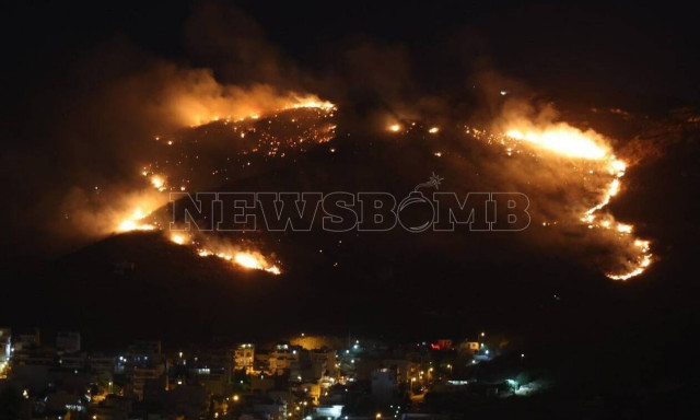 Φωτιά στο Σχιστό: Ενισχυθήκαν οι πυροσβεστικές δυνάμεις - Πού υπάρχει απαγόρευση κυκλοφορίας