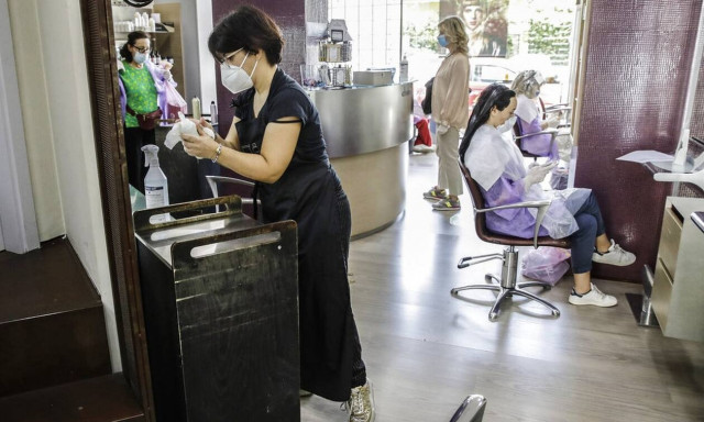 Μέτρα για τον περιορισμό του νερού ανακοινώνουν πόλεις στην Ιταλία. Στο στόχαστρο και τα κομμωτήρια