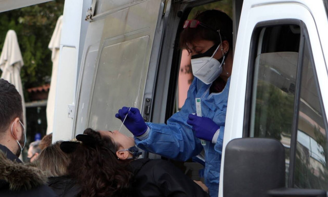 Κρούσματα σήμερα: 20.084 νέες μολύνσεις, 16 θάνατοι και 95  διασωληνωμένοι