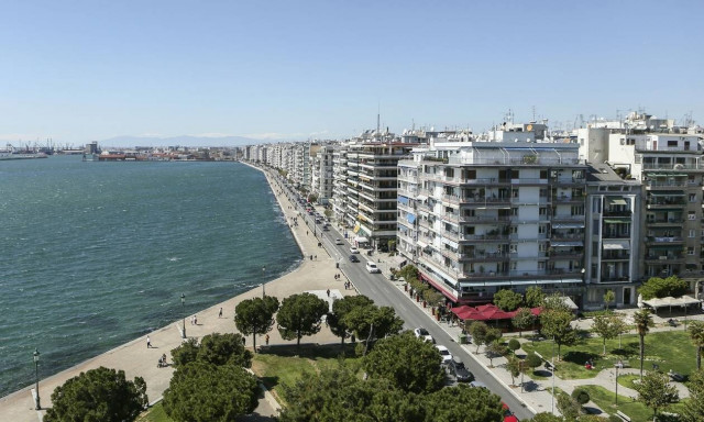 Θεσσαλονίκη: Σε καλή κατάσταση νοσηλεύεται η γυναίκα που έπεσε στον Θερμαϊκό - Πώς την έσωσαν