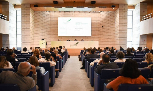 Γεμάτη προκλήσεις για την Ελλάδα η πράσινη μετάβαση – Τι υποστηρίζουν τραπεζίτες και επιχειρηματίες