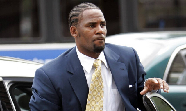 Ο R Kelly καταδικάστηκε σε φυλάκιση 30 ετών για σεξουαλική κακοποίηση (vid)