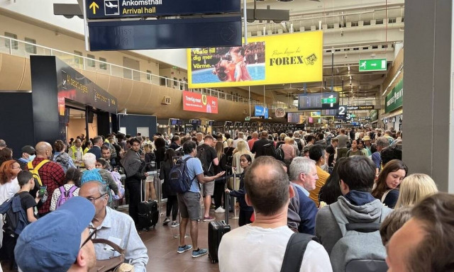 Οι χιλιάδες ακυρώσεις πτήσεων προκαλούν πονοκέφαλο στον ελληνικό τουριστικό