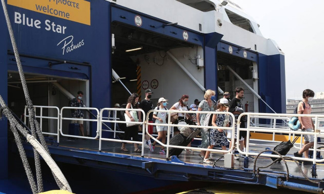 Δημοσκόπηση Marc: Ένας στους δύο Έλληνες δεν θα κάνει καθόλου διακοπές φέτος