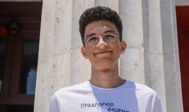 Ο Μητσοτάκης προσκάλεσε στο Μαξίμου τον νεαρό πρόσφυγα από το Ιράν που αρίστευσε στις πανελλήνιες