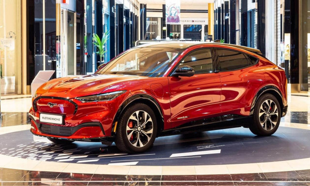 Ford: Δείτε από κοντά και οδηγήστε τη Mustang Mach-E στο Golden Hall
