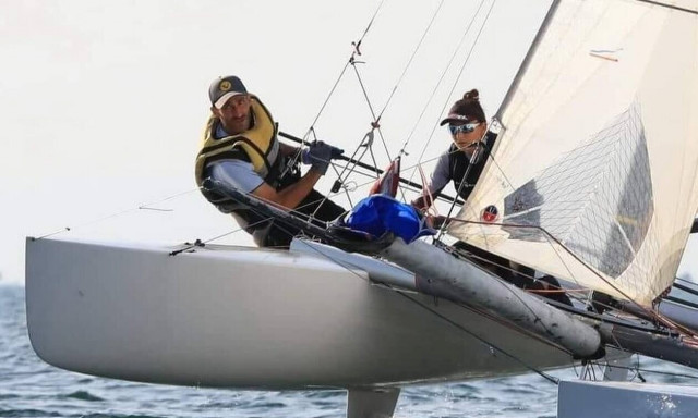 Στράτος Κόσμογλου: Κέρδισε χάλκινο στο παγκόσμιο πρωτάθλημα ιστιοπλοΐας ενώ πάλευε με τον καρκίνο