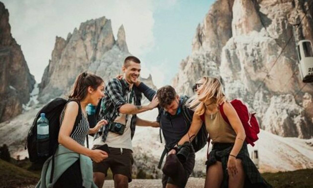 Πώς η Gen Z έρχεται να επαναπροσδιορίσει τα πράγματα στον κόσμο των ταξιδιών