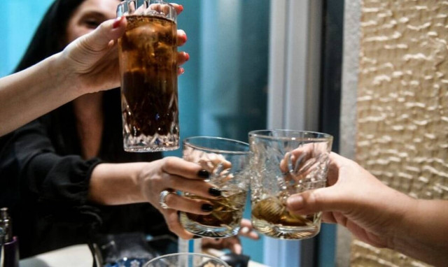 Πήγε στα Χανιά για μπάτσελορ και κατήγγειλε βιασμό – Οι ερωτοτροπίες με τον μπάρμαν και η μήνυση