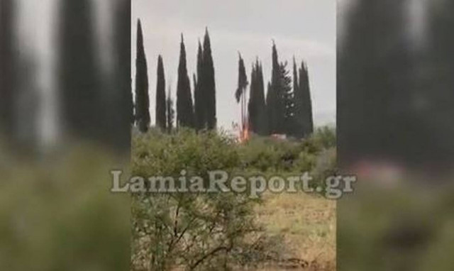Μπουρίνι σάρωσε τη Φθιώτιδα: Φωτιά στην Υπάτη μετά από κεραυνό (vid)
