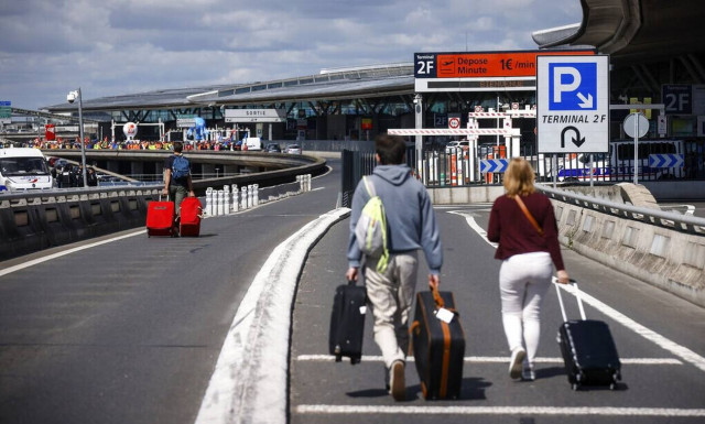 Γαλλία: Απεργίες «παραλύουν» το αεροδρόμιο Σαρλ ντε Γκολ στο Παρίσι