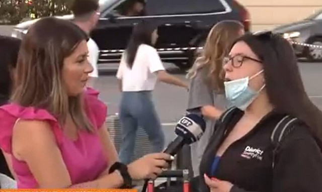 «Θα με δείξει στις ειδήσεις;» - Η νεαρή επιβάτης που έγινε viral από την ΕΡΤ