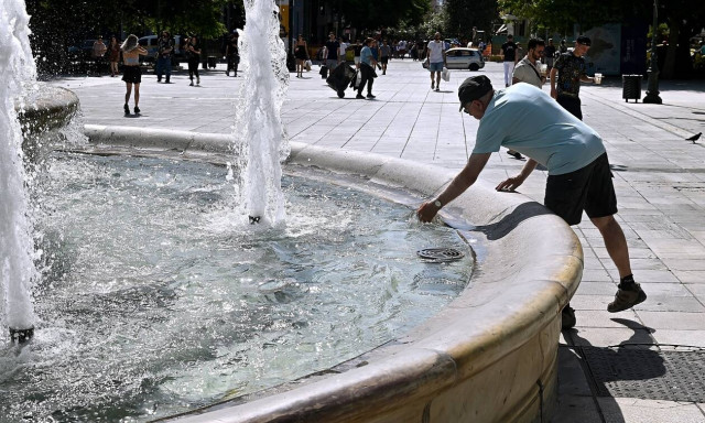 Καιρός: «Καυτό» Σαββατοκύριακο με 39αρια και μελτέμι στο Αιγαίο