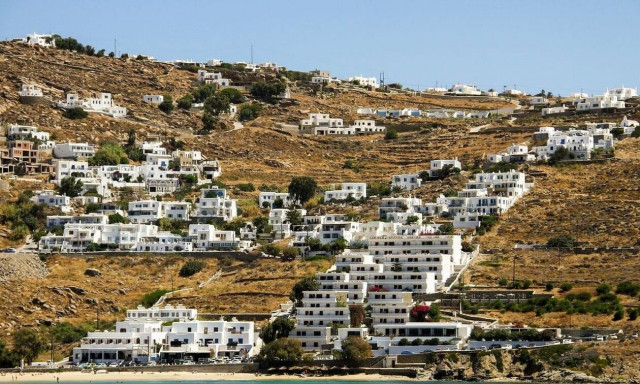 Θρίλερ στη Μύκονο: Έκλεψαν κοσμήματα αξίας 200.000 σε βίλα που διαμένει Πορτογάλος ποδοσφαιριστής