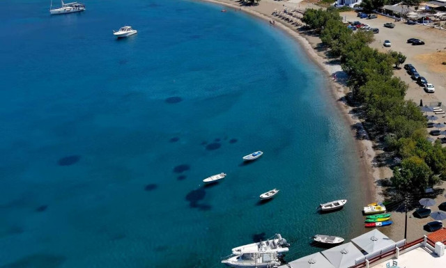 Η Κύθνος των 100 παραλιών - Το απόλυτο γαλάζιο βρίσκεται μια ανάσα από την Αττική (vid)