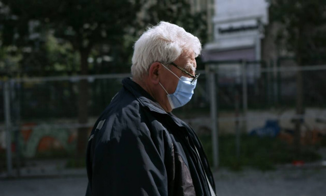 Κορονοϊός: «Καμπανάκι» Εξαδάκτυλου για έξαρση κρουσμάτων - Χρήση μάσκας σε εσωτερικούς χώρους