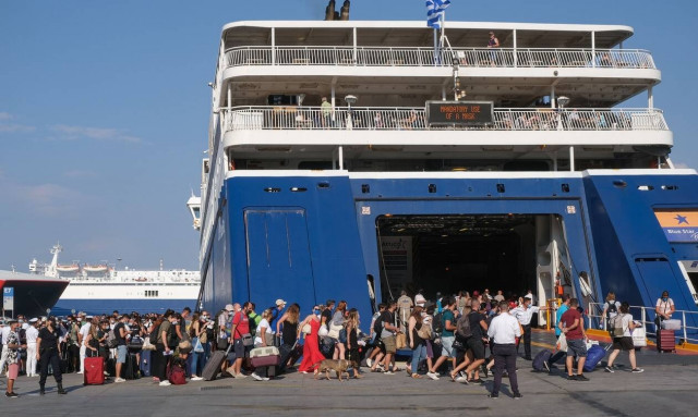 Ξεκίνησε η έξοδος των εκδρομέων του Ιουλίου - Χαμός σε λιμάνια, αεροδρόμια, ΚΤΕΛ, Εθνικές Οδούς