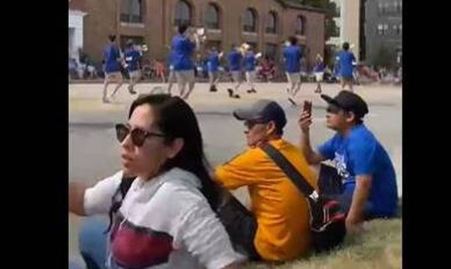 Τρόμος στο Ιλινόις: Συγκλονιστικό βίντεο τη στιγμή των πυροβολισμών