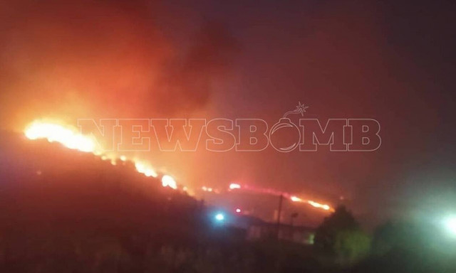 Φωτιά στη Φωκίδα: «Αυτό που συμβαίνει είναι συγκλονιστικό - Απειλούνται εργοστάσια στην Ιτέα»