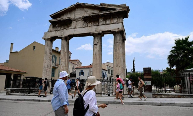 Κορονοϊός: Ανησυχία ειδικών για το 6ο κύμα - Αύξηση 120% στο ιικό φορτίο, κορύφωση στις 16 Ιουλίου