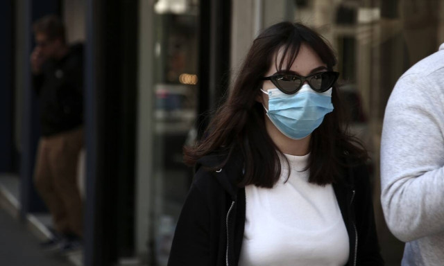 Κορονοϊός: Η επιτροπή των ειδικών θα εξετάσει την επαναφορά της μάσκας