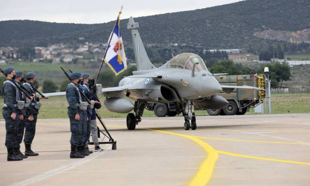 Τουρκικές γελοιότητες: Διαμαρτύρονται γιατί δήθεν σε λογότυπο των Rafale γαλοπούλα τρέχει να σωθεί