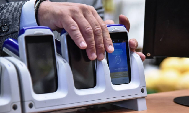 Καταγγελία για την ψηφιακή κάρτα εργασίας: Εργοδότες δίνουν οδηγίες για παραβίαση ωραρίου