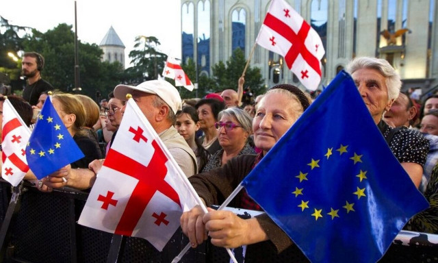 Γεωργία: Χιλιάδες φιλοευρωπαίοι διαδήλωσαν στην Τυφλίδα - Ζητούν την παραίτηση της κυβέρνησης