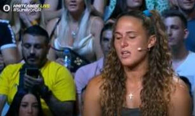 Survivor Ημιτελικός: Οι πανηγυρισμοί του Δάντη με τους γονείς της Ασημίνας και η σφιχτή αγκαλιά τους