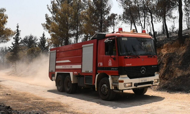 Φωτιά τώρα στη Λεωφόρο Μαραθώνος