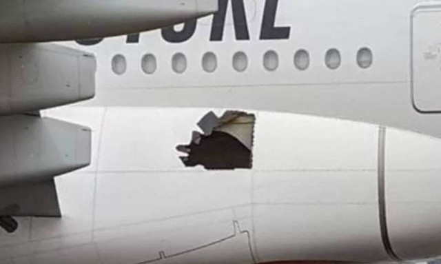 Αεροπλάνο γεμάτο επιβάτες πέταγε για 14 ώρες με μια τρύπα στη μία του πλευρά! (vid)