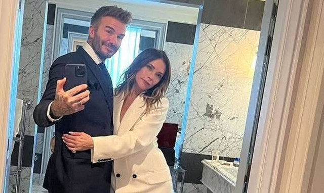 Το ζεύγος Μπέκαμ γιορτάζει 23 χρόνια γάμου στο Παρίσι - Το πρωτότυπο «σε αγαπώ» της Βικτόρια