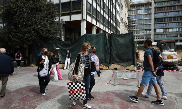 Κορονοϊός - Εξαδάκτυλος: Ενδεχόμενο να ξαναγίνει υποχρεωτική η χρήση μάσκας