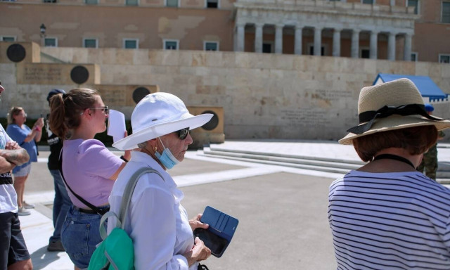 Θεμιστοκλέους: Μόνο σύσταση για τη χρήση μάσκας